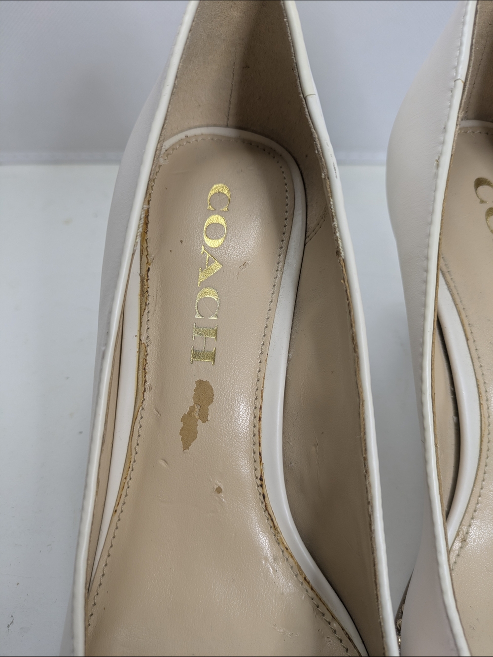 Coach Vonna Cream Leather Mid Heel Pump Gold Stud Size 6 - Picture 10 of 12